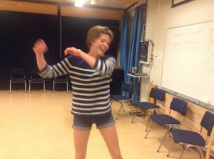 Emellie från Ljungby är en av de du förmodligen kommer att  få möte på Öppen Scen idag. 