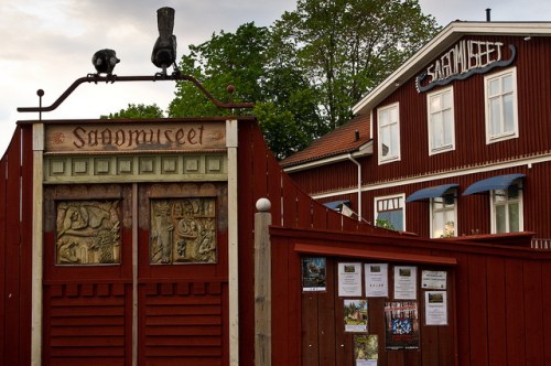 5782713695_f10fa095d8_z